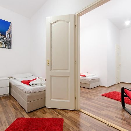 Like Home - Opera Apartments Budapest Esterno foto