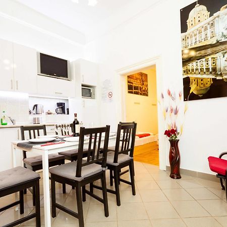 Like Home - Opera Apartments Budapest Esterno foto