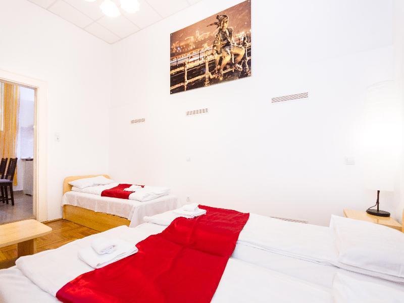 Like Home - Opera Apartments Budapest Esterno foto