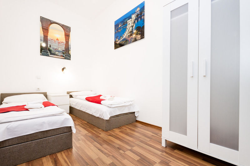 Like Home - Opera Apartments Budapest Esterno foto