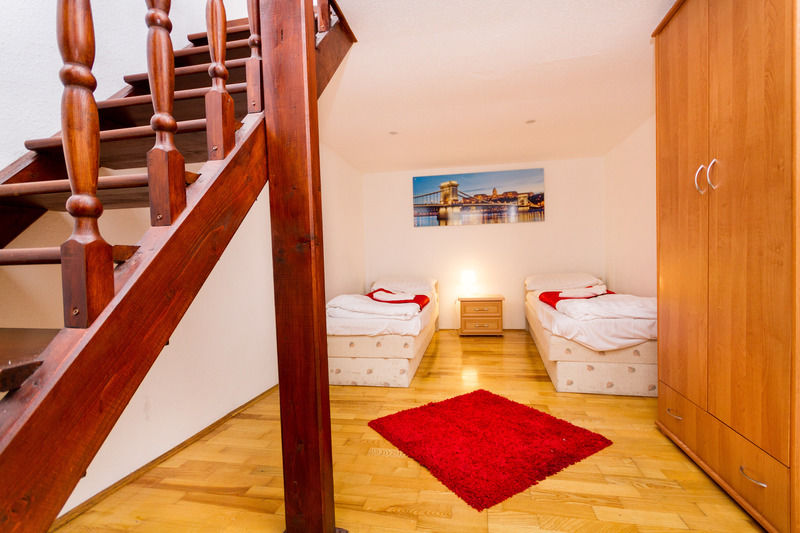 Like Home - Opera Apartments Budapest Esterno foto