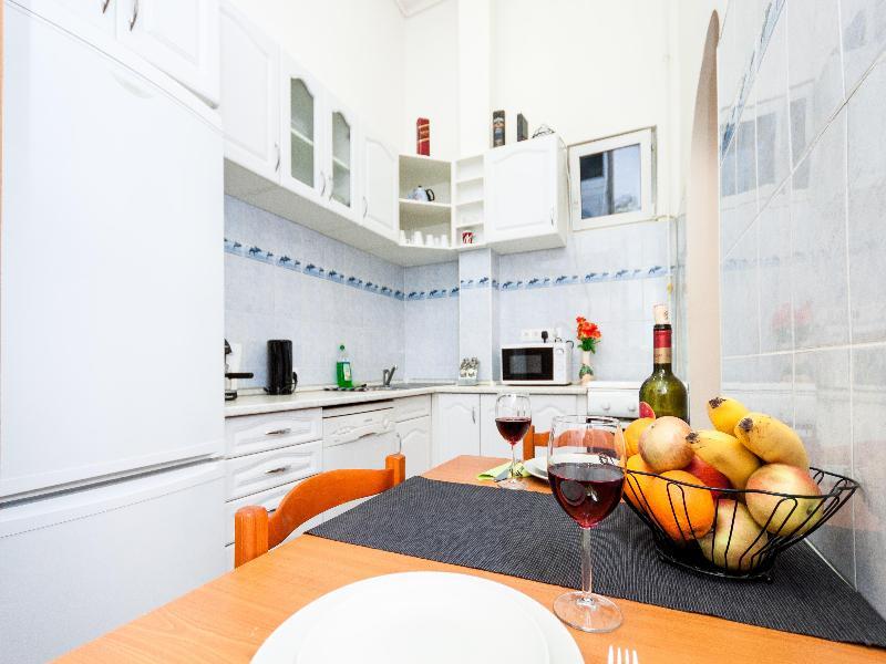 Like Home - Opera Apartments Budapest Esterno foto