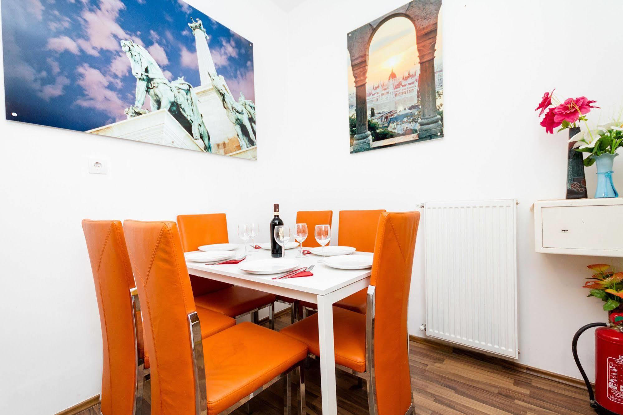 Like Home - Opera Apartments Budapest Esterno foto