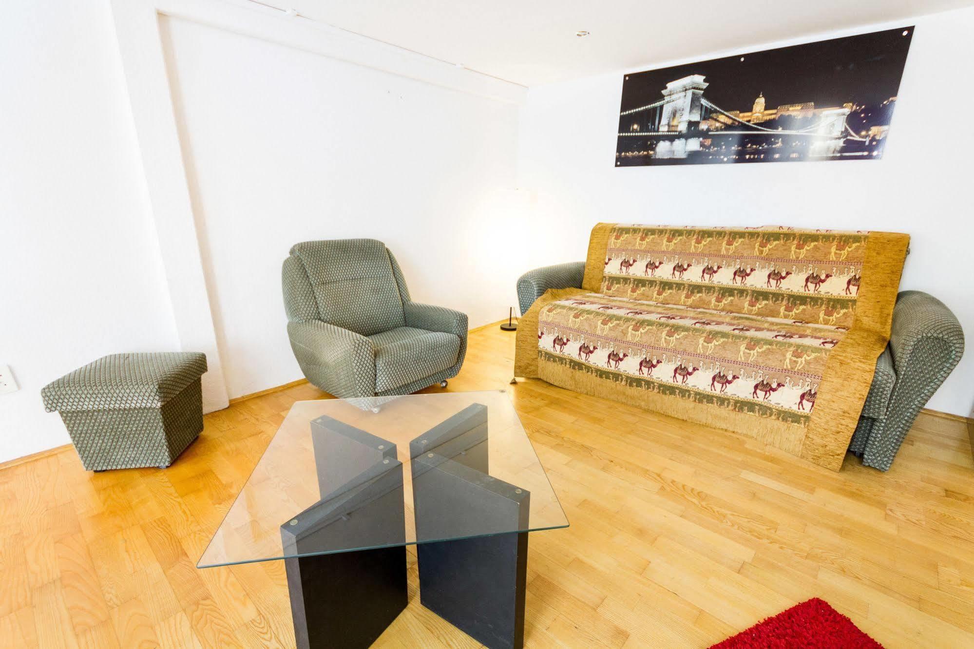 Like Home - Opera Apartments Budapest Esterno foto