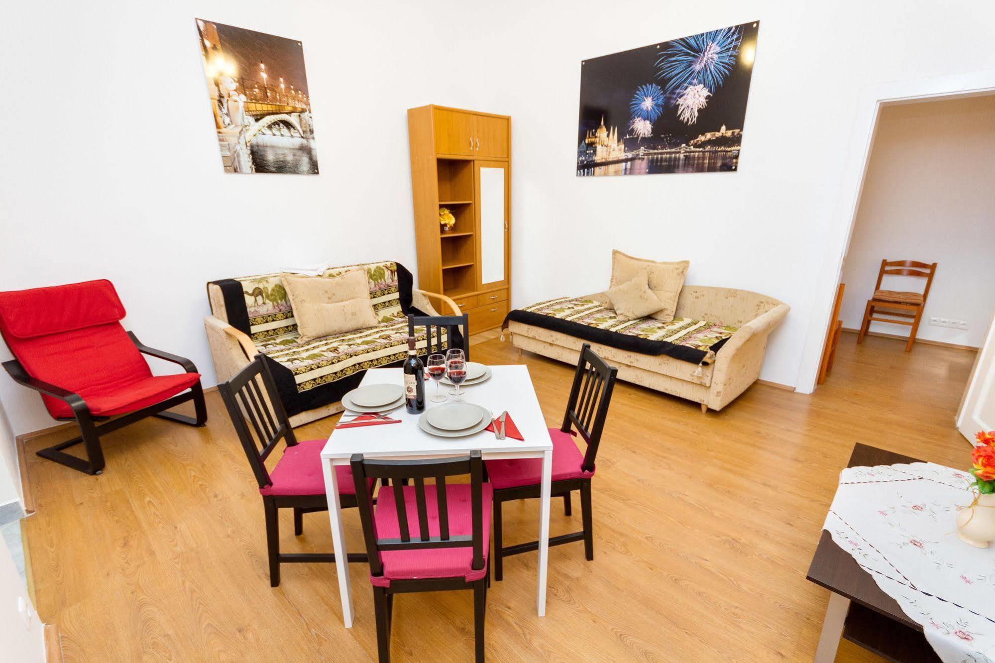 Like Home - Opera Apartments Budapest Esterno foto