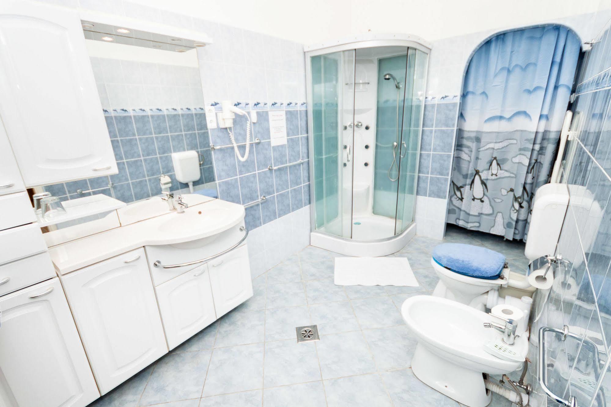 Like Home - Opera Apartments Budapest Esterno foto